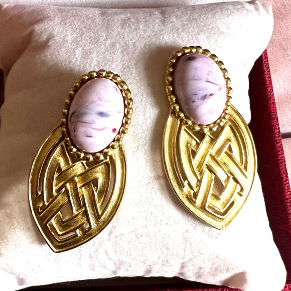 MONET Vintage-Rare Finds Signed Gold Tone Pierced Earrings - Picture 2 of 5